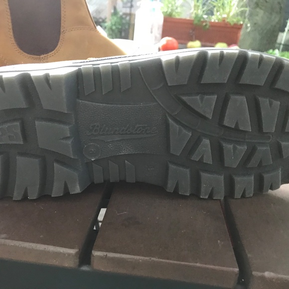 Blundstone - size 8. Gorgeous boots - Picture 2 of 4